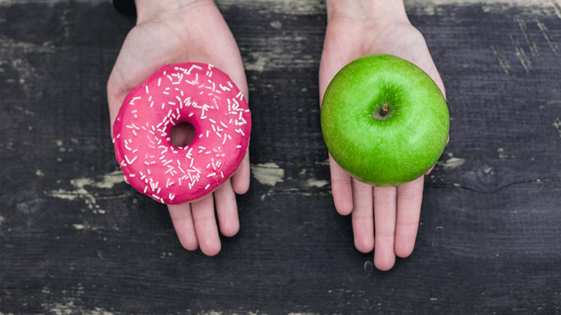 H和s showing choice between an apple or donut